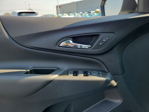 Used 2023 Chevrolet Equinox LT image 17