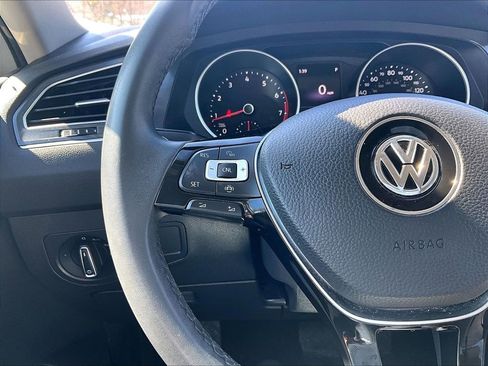 Used 2020 Volkswagen Tiguan SE image 16