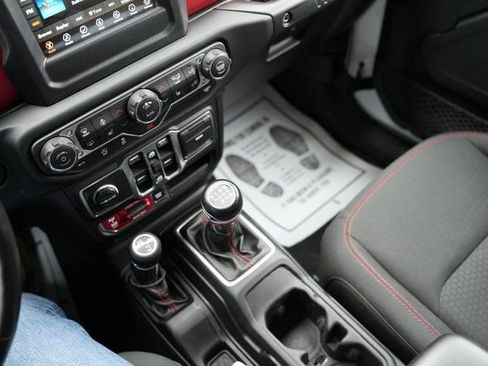 Used 2018 Jeep Wrangler Unlimited Rubicon w/ Cold Weather Group image 26