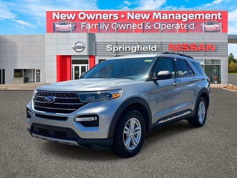 Used 2021 Ford Explorer XLT w/ Equipment Group 202A AWD/4WD image 2