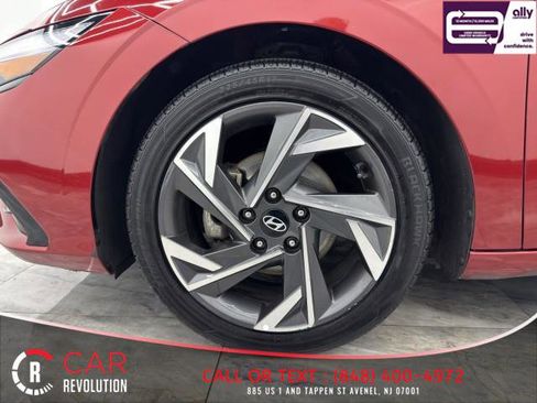 Used 2024 Hyundai Elantra Limited image 13