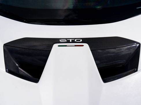 Used 2021 Lamborghini Huracan STO RWD image 51
