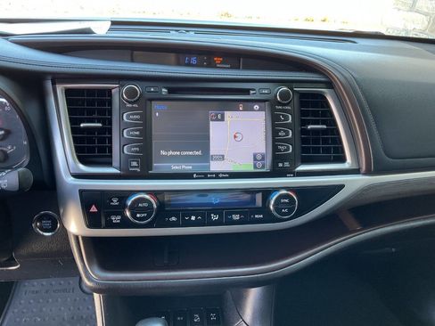 Used 2018 Toyota Highlander Limited image 24