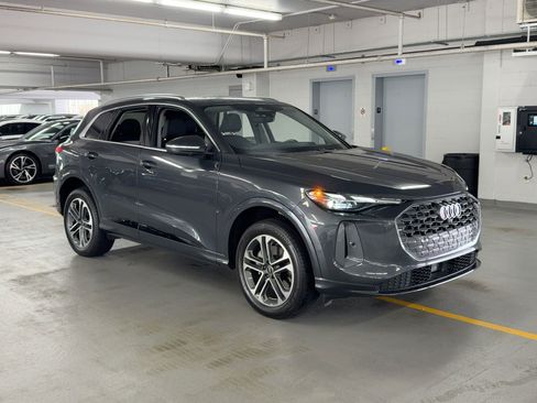 Used 2025 Audi Q5 Premium w/ Convenience Package image 7