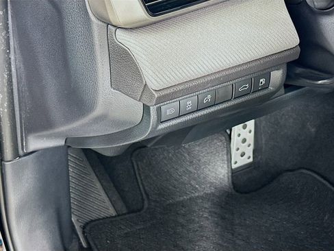 Used 2025 Toyota Camry SE image 10