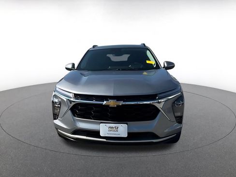 Used 2025 Chevrolet Trax LT FWD image 4