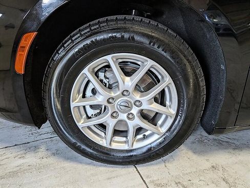 Used 2025 Chrysler Pacifica Select FWD image 15