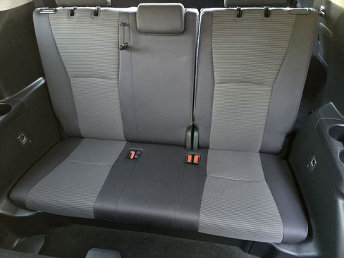 Used 2024 Toyota Highlander LE FWD image 20