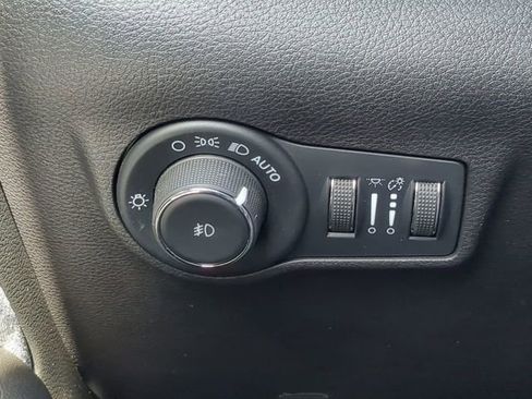 Used 2022 Jeep Compass Latitude FWD image 26