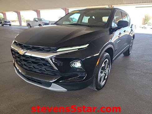 Used 2025 Chevrolet Blazer LT FWD image 3