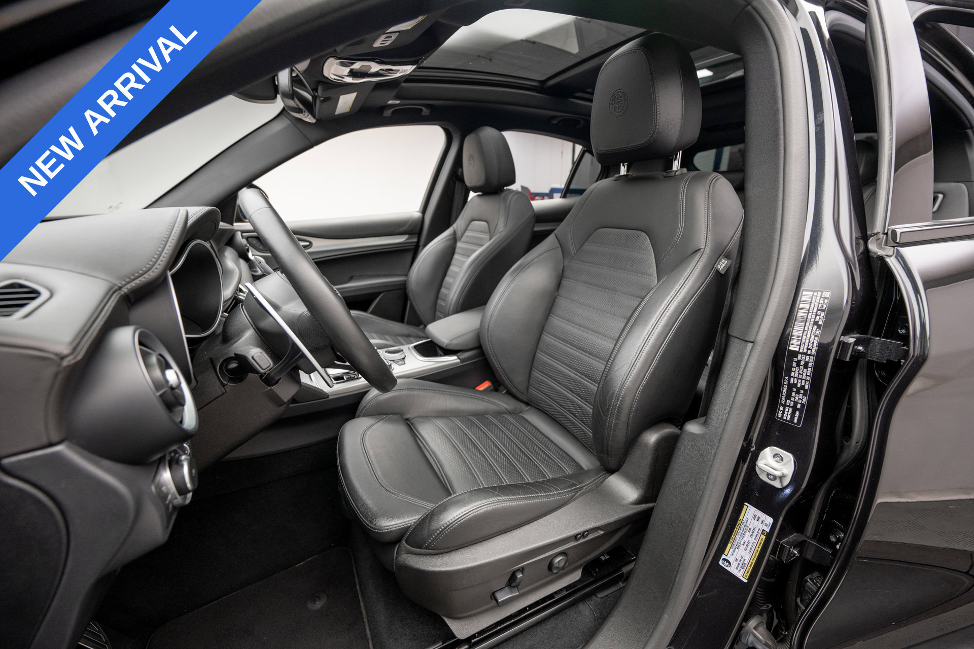 Used 2023 Alfa Romeo Stelvio Veloce AWD/4WD image 13