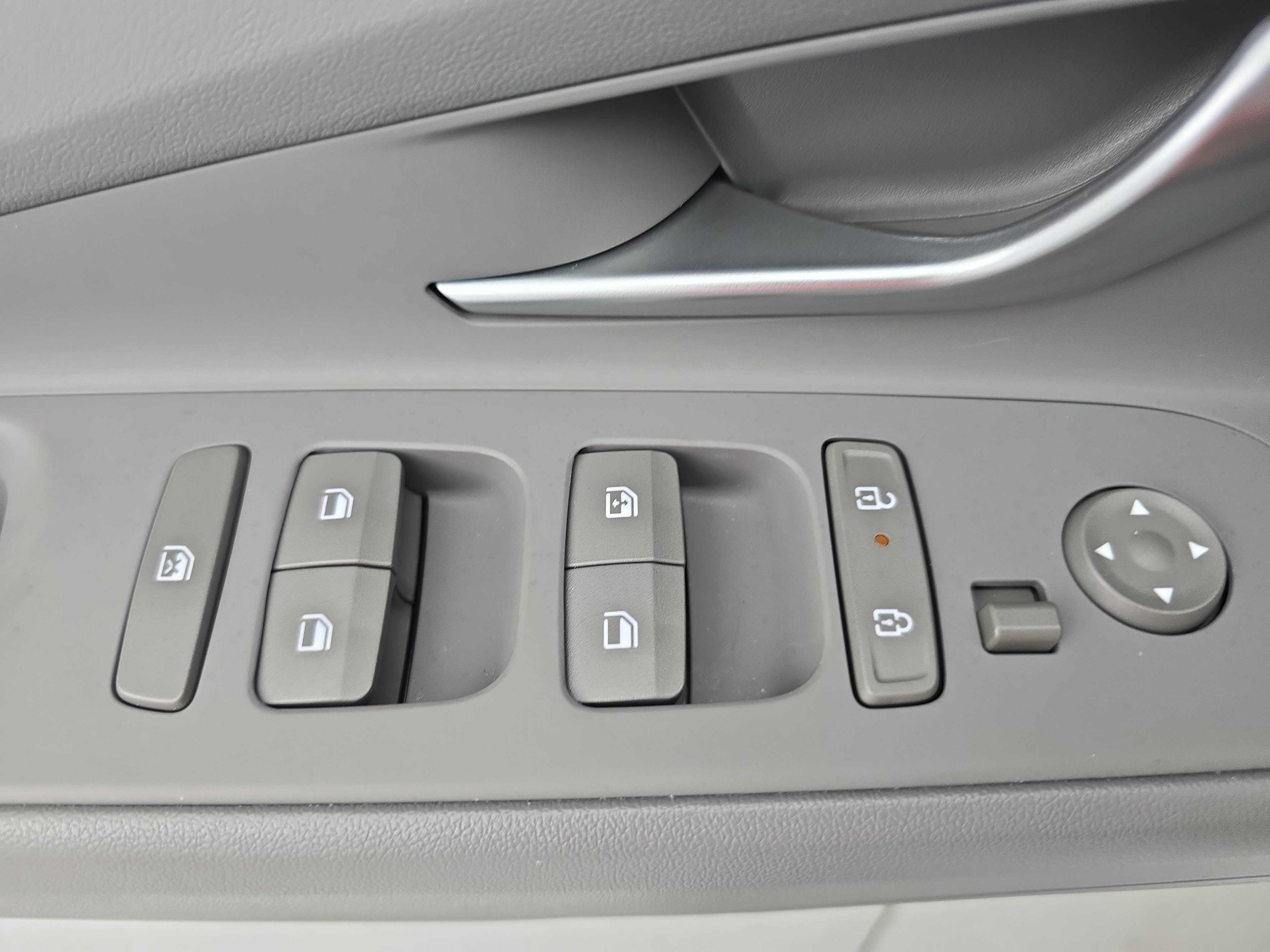 Used 2025 Hyundai Elantra SEL FWD image 27