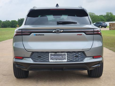 Used 2025 Chevrolet Equinox EV RS FWD image 8