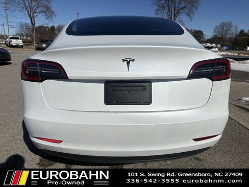 Used 2023 Tesla Model 3 Standard Range image 4