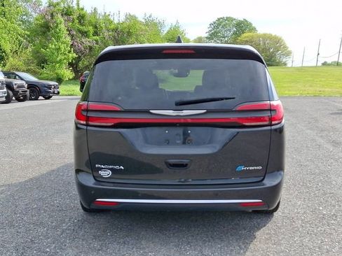 Used 2023 Chrysler Pacifica Limited FWD image 5