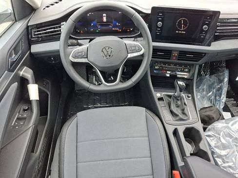 New 2026 Volkswagen Jetta SE FWD image 7