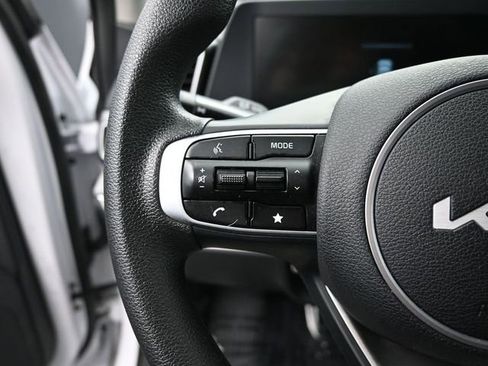Used 2025 Kia Sportage LX image 17
