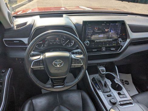 Certified 2021 Toyota Highlander Platinum AWD/4WD image 30