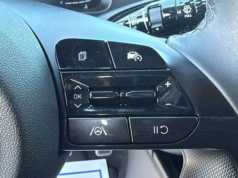 Used 2025 Hyundai Elantra Sport image 22