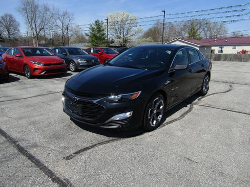 Used 2019 Chevrolet Malibu RS image 3