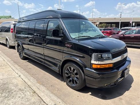 Used 2023 Chevrolet Express 2500 Extended RWD image 1