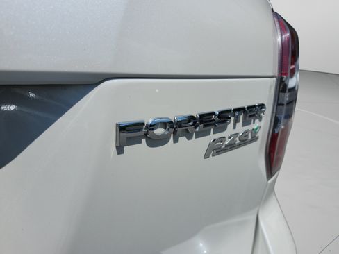 Used 2015 Subaru Forester 2.5i Touring w/ Eyesight & Navigation System AWD/4WD image 32