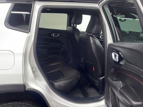 Used 2025 Jeep Compass Trailhawk AWD/4WD image 19