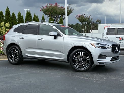 Used 2019 Volvo XC60 T5 Momentum w/ Multimedia Package AWD/4WD image 5