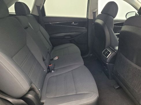 Used 2017 Kia Sorento LX image 19