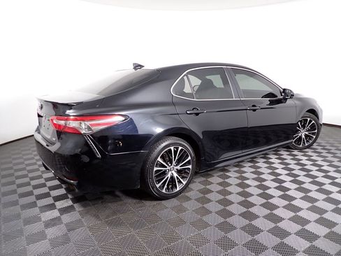 Used 2019 Toyota Camry SE FWD image 17
