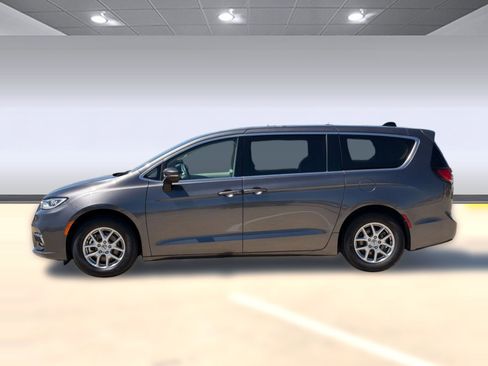Certified 2023 Chrysler Pacifica Touring-L FWD image 2