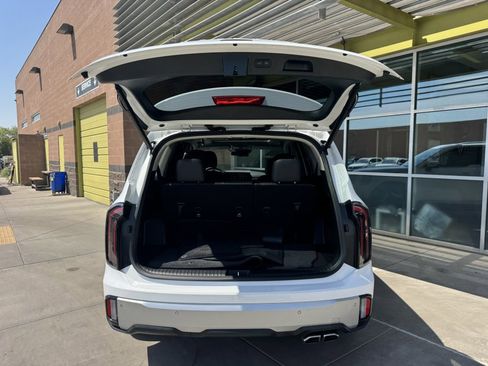 Used 2023 Kia Telluride EX w/ EX Captain's Chair Package image 40