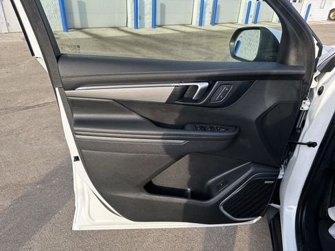 Used 2025 Buick Enclave Preferred image 21