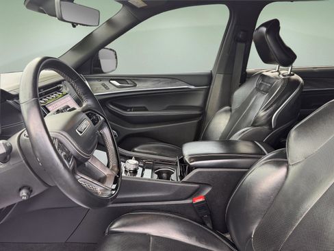 Used 2022 Jeep Grand Cherokee L Overland w/ Advanced Protech Group III image 31