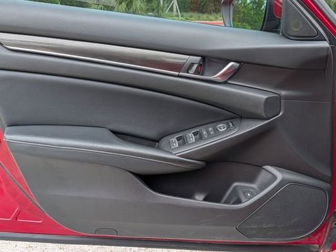 Used 2018 Honda Accord Sport image 9