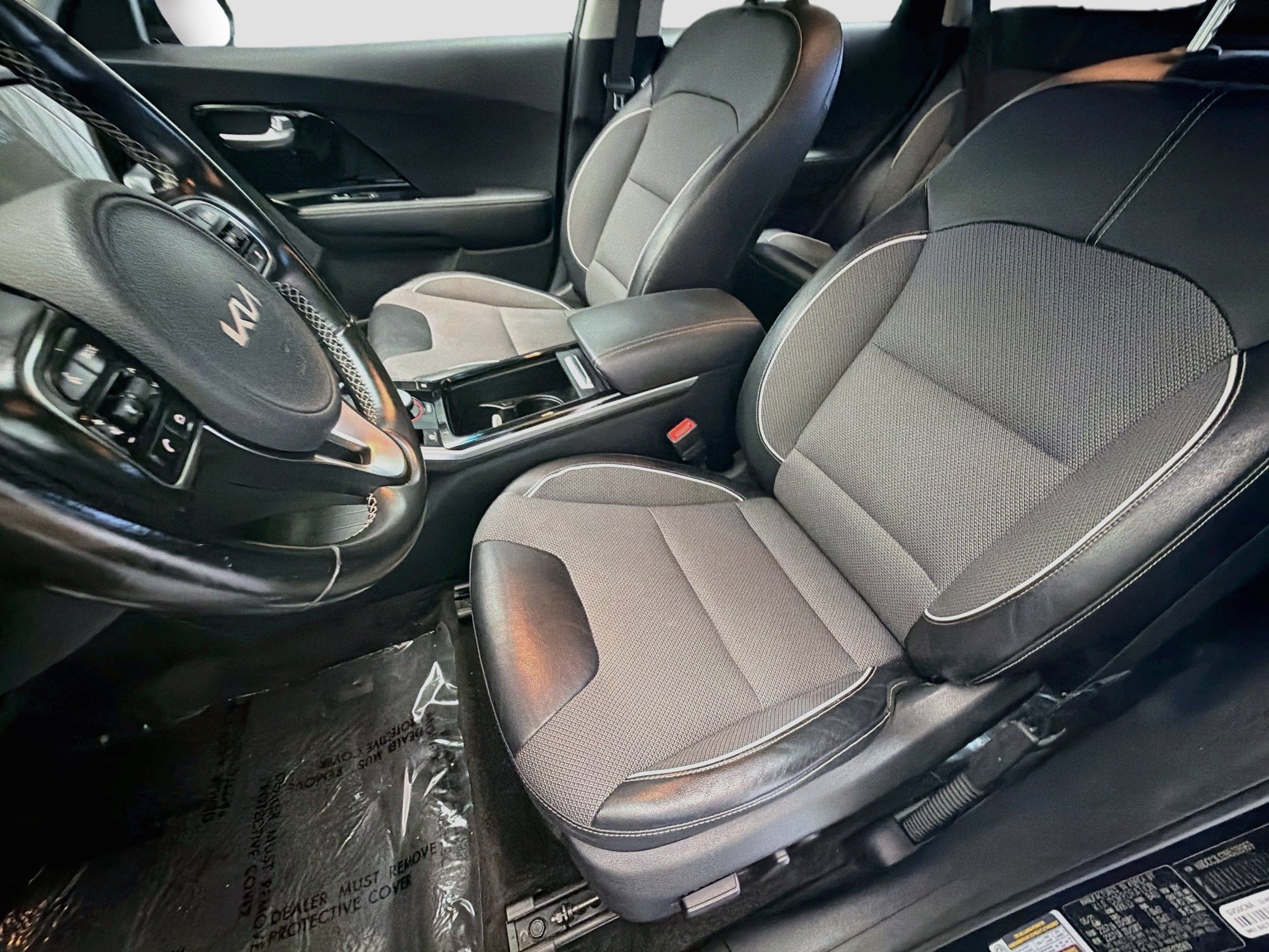 Used 2022 Kia Niro EX FWD image 11