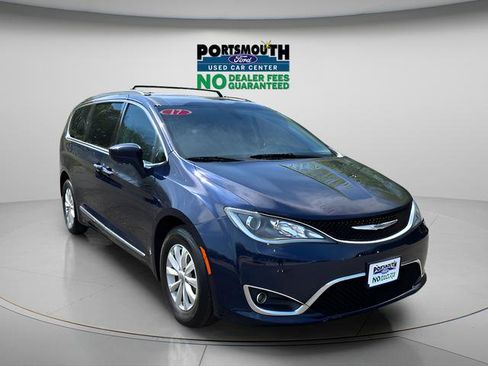 Used 2017 Chrysler Pacifica Touring-L FWD image 30
