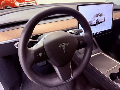 Used 2023 Tesla Model Y Long Range AWD/4WD image 17