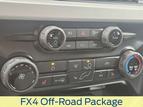 New 2026 Ford F350 XLT w/ XLT Premium Package AWD/4WD image 21