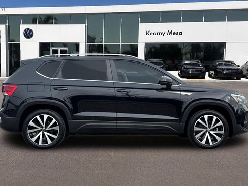 Used 2023 Volkswagen Taos SE FWD image 3
