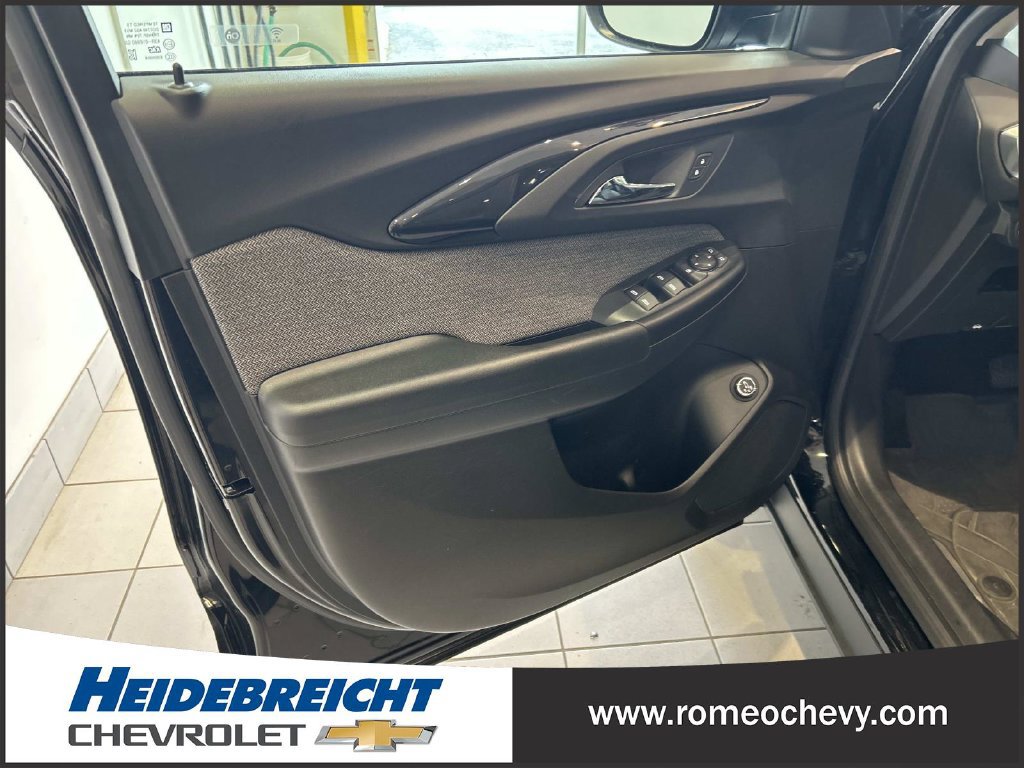 Used 2021 Chevrolet TrailBlazer LT w/ Sun and Liftgate Package FWD image 10