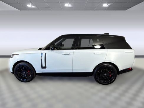 Used 2025 Land Rover Range Rover SE image 2
