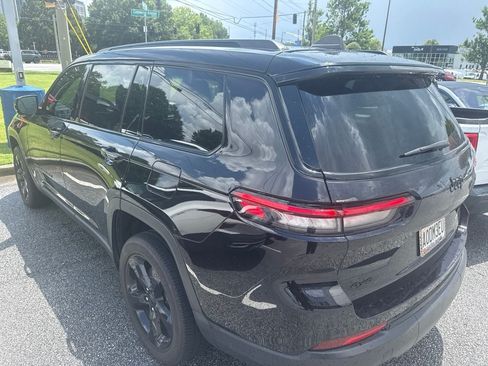 Used 2024 Jeep Grand Cherokee L Laredo AWD/4WD image 2