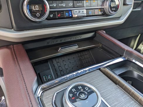 Used 2023 Ford Expedition Limited AWD/4WD image 27