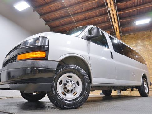 Used 2020 Chevrolet Express 3500 LS RWD image 3