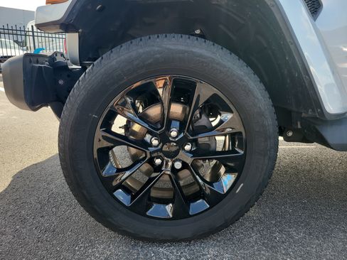 Used 2022 Jeep Wrangler Unlimited Sahara w/ Cold Weather Group image 9