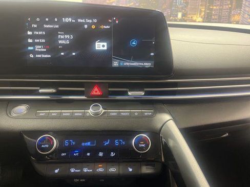 New 2025 Hyundai Elantra Limited FWD image 18