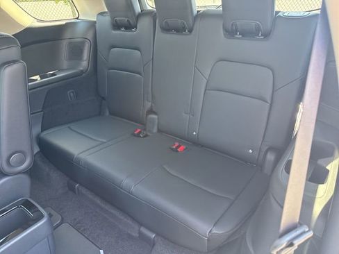 New 2026 Nissan Pathfinder SL w/ SL Premium Package AWD/4WD image 16
