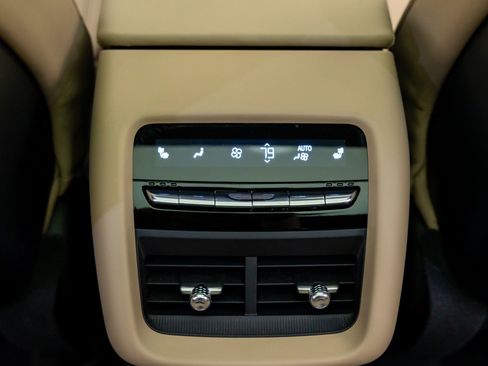 Used 2025 Cadillac Lyriq Luxury image 24