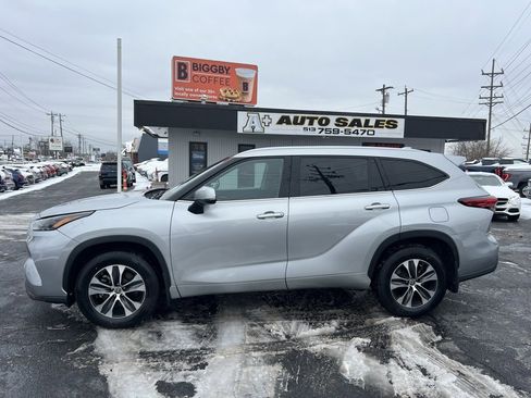 Used 2022 Toyota Highlander XLE image 1